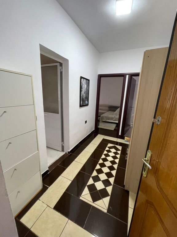 Super ap 1+1 tek rruga e durresit ( ambasada francese )