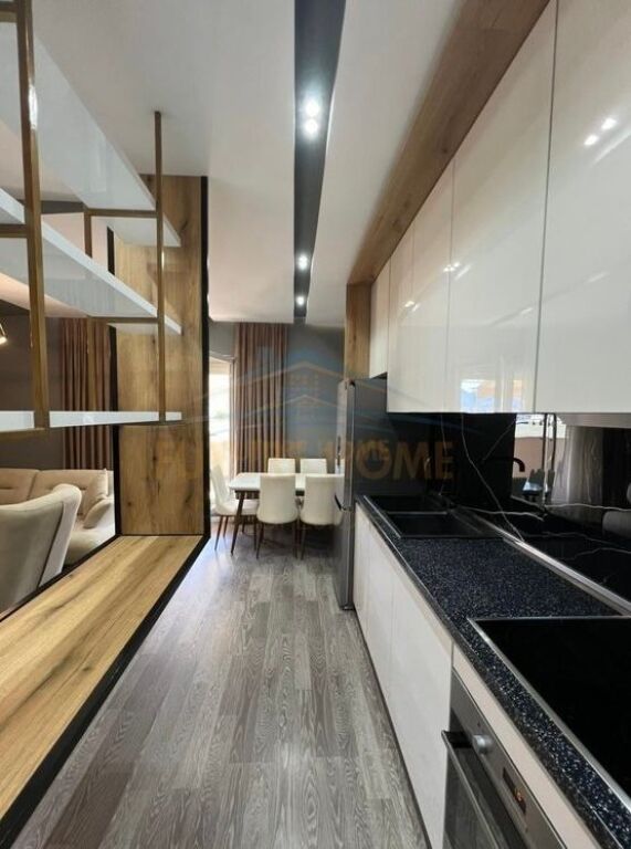 Qera, Apartament 3+1+2 + Post Parkimi, Rruga Bill Klinton, Tirane