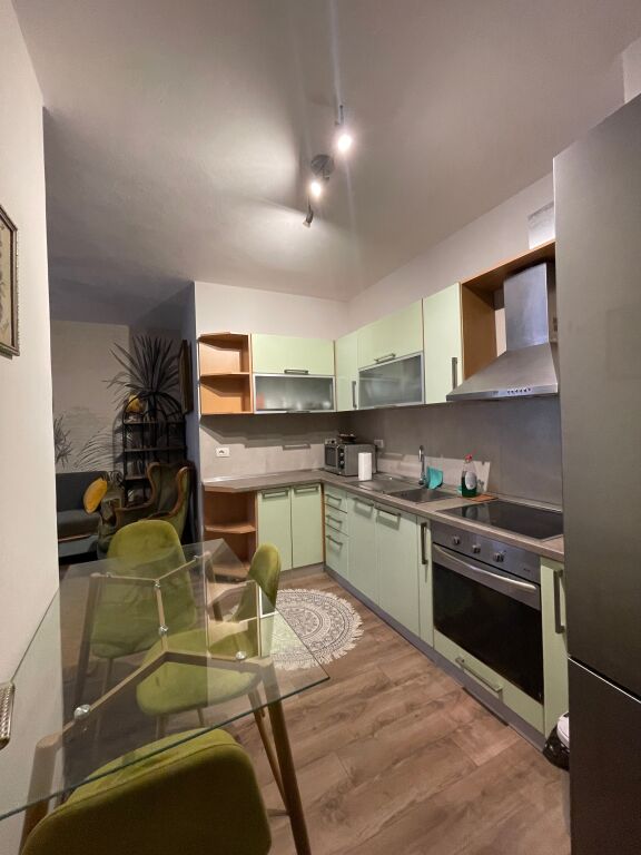 Apartament 2+1 per qera tek Rruga e Kosovareve