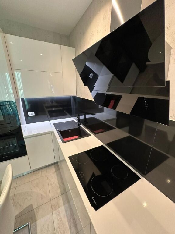 Jepet me Qera Apartament 2+1 tek Ambasador 3