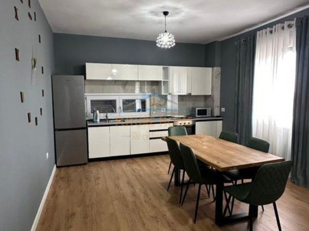 Qera,Apartament 2+1+2+Post Parkimi,Kopshti Botanik,Tiranë