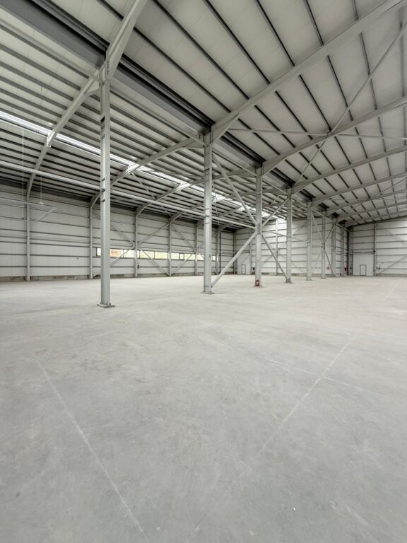 MAGAZZINO 6125M2 IN VENDITA VICINO A RINAS