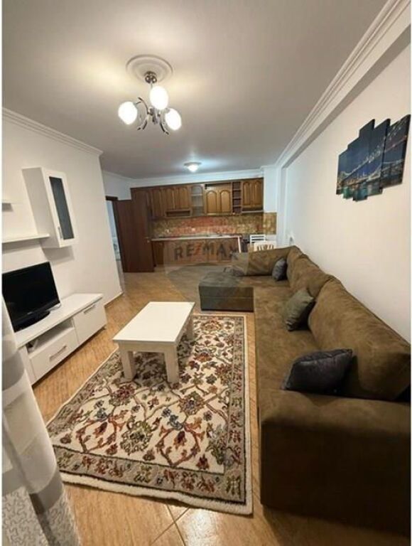 Apartament 2+1 për qira te Komuna Parisit