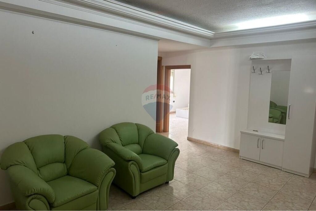 Apartament 3+1 me qira Pazari Ri