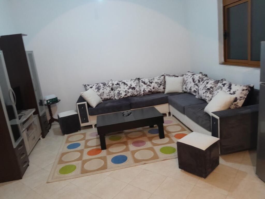 🏠 Appartamento 1+1 in Affitto sopra il Campo Ali Demi, Tirana