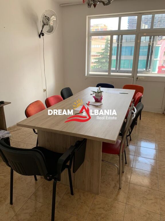 Ambient biznesi (Apartament 3+1) me qera ne zonen e 21 Dhjetorit ne Tirane (ID 4239091)