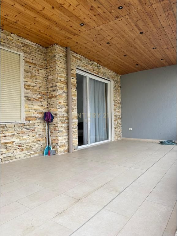 Apartament 2+1me Oborr 266 m2 për Shitje në Gjirin e Lalzit, Durrës !