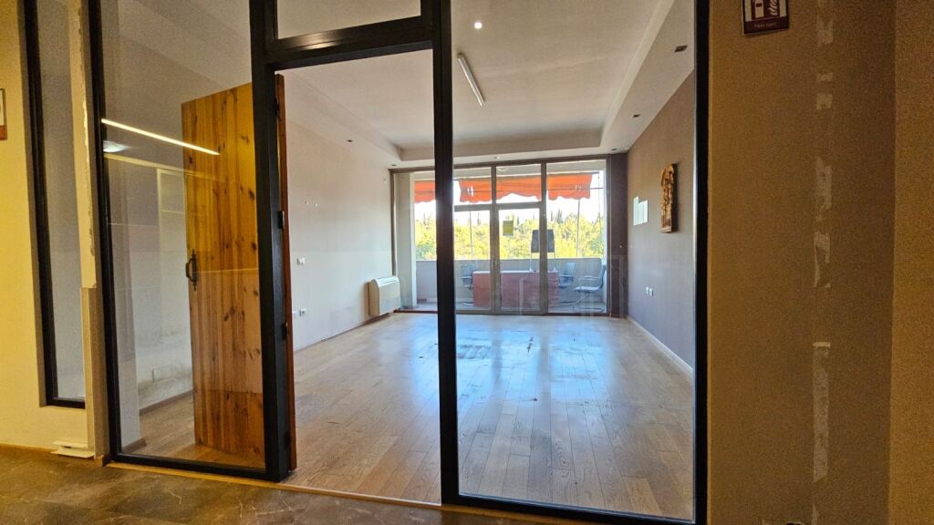 Ufficio di 145m2 in affitto a Bllok/Garda