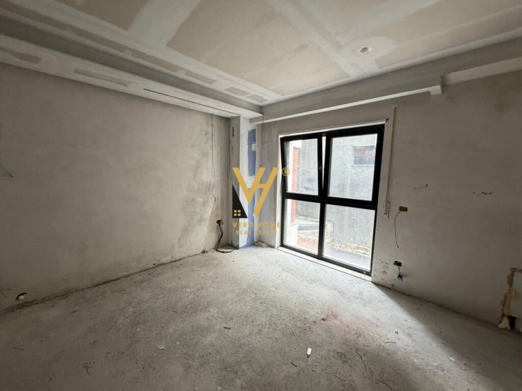 SHITET APARTAMENT 3+1+3+VERANDE TE KODRA E DIELLIT 400.000 EURO