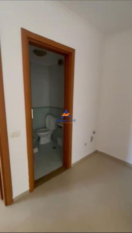 JEPET APARTMENT ME QERA 2+1+BALLKON " RRUGA E KOSOVAREVE" 800 EURO