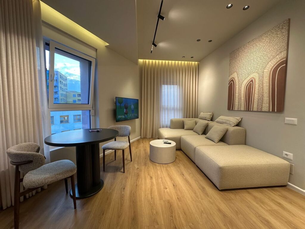 Shitet Apartament 1+1+parkim Ali dem , Kadiu