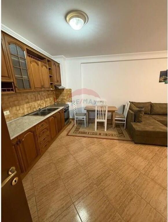 Apartament 2+1 për qira te Komuna Parisit