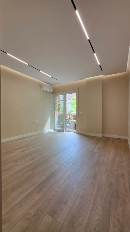 Business premises for rent - At Coin