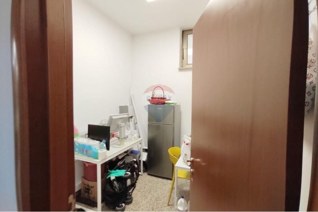 Ufficio - In Affitto - Via Sulejman Delvina, Tirana