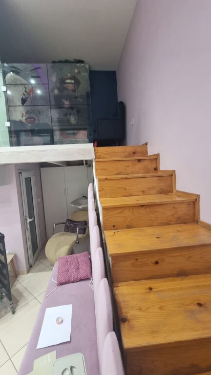 Business premises for rent Floor 0, 35 m² duplex, 500 € in Astir