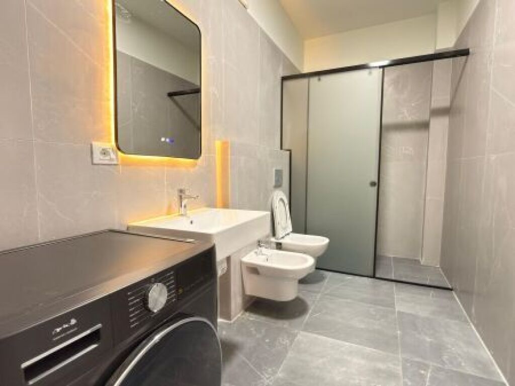 Super apartment with parking space for rent at 5 Maji