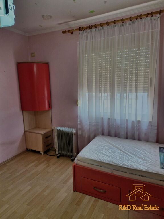 🏡 APARTAMENT ME QERA – Rruga e Kosovareve