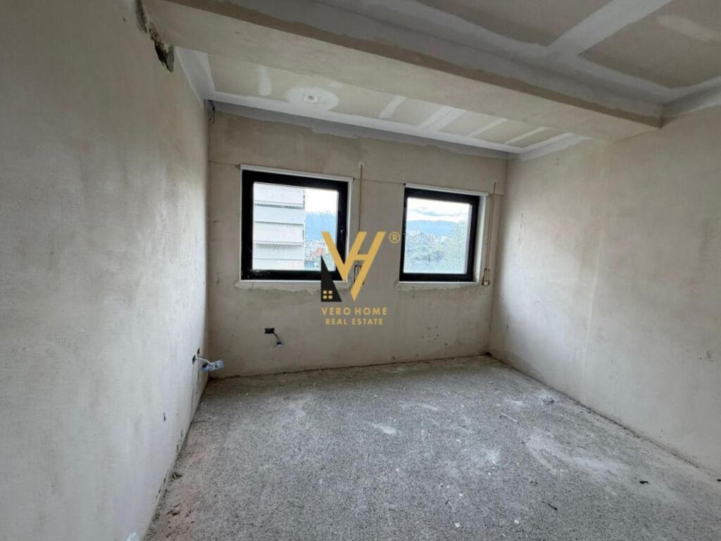 SHITET APARTAMENT 3+1+3+VERANDE TE KODRA E DIELLIT 400.000 EURO