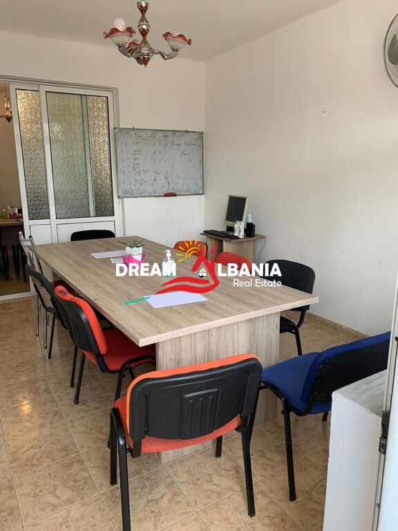 Ambient biznesi (Apartament 3+1) me qera ne zonen e 21 Dhjetorit ne Tirane (ID 4239091)