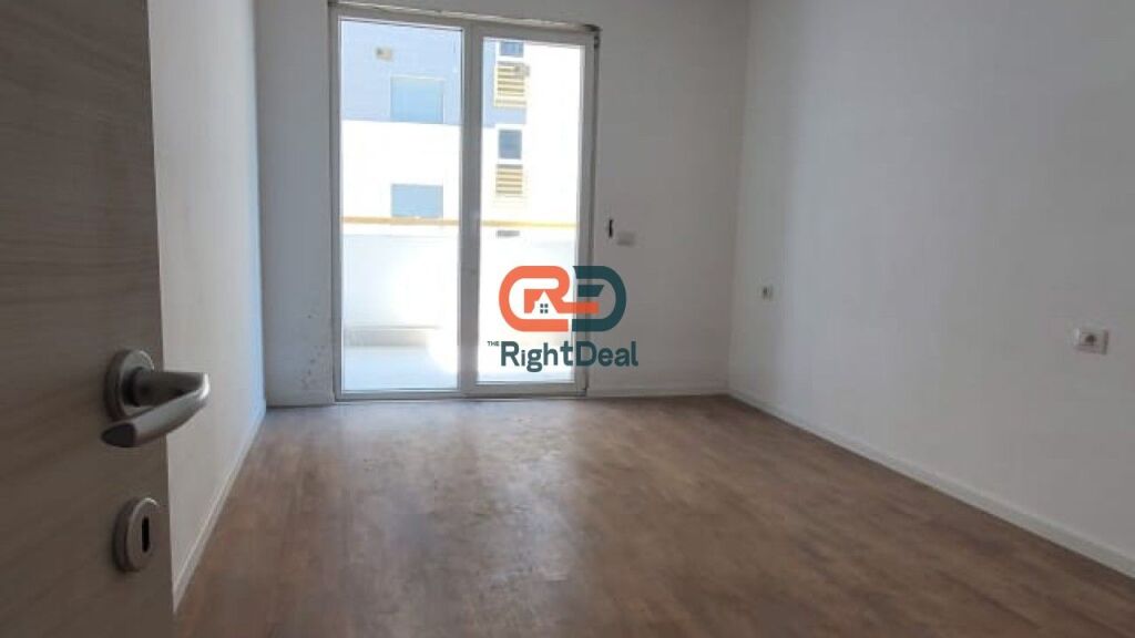 Tek "E-88" Prane Kupoles, Laprake Shitet Apartament 1+1, Me Planimetri Perfekte!!!