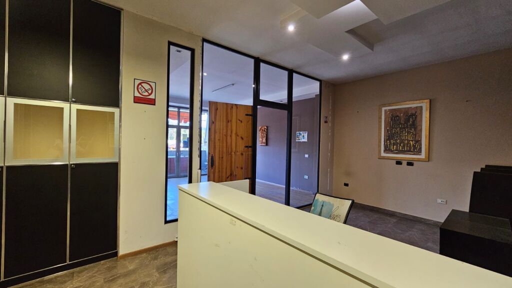 Ufficio di 145m2 in affitto a Bllok/Garda