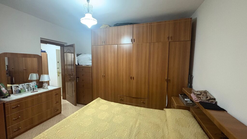 shitet apartament 1+1 i mobiluar tek Rruga Myslym Shyri