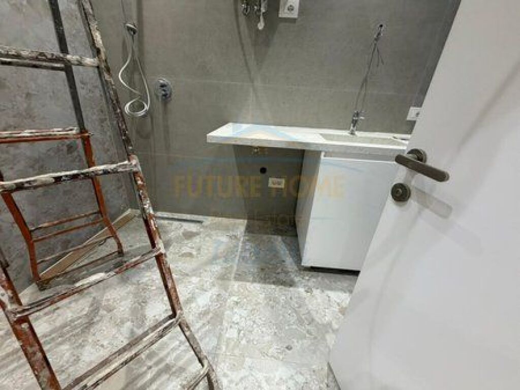 Shitet, Apartament 1+1, Rruga Eduard Mano, Liqeni i Thate, Tiranë.