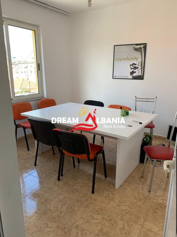 Ambient biznesi (Apartament 3+1) me qera ne zonen e 21 Dhjetorit ne Tirane (ID 4239091)