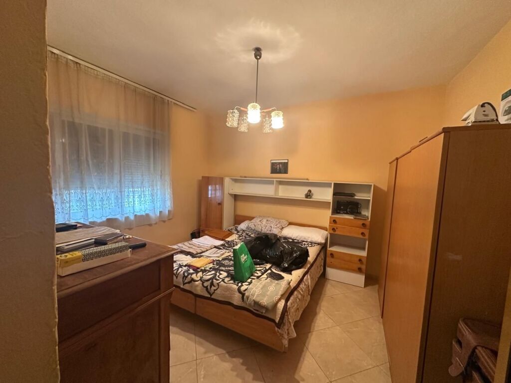 🏢Tek Blloku i Ambasadave shitet apartament 3+1, 18,500,000 leke