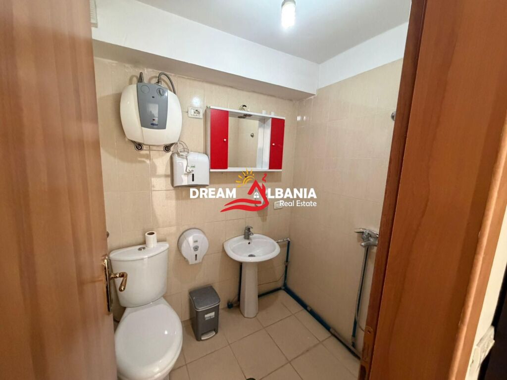 Jepet me qera ambient biznesi Duplex tek Pazari i Ri prane Bolv Oil (ID 42611418)f