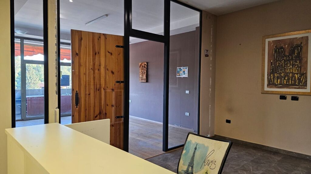 Ufficio di 145m2 in affitto a Bllok/Garda