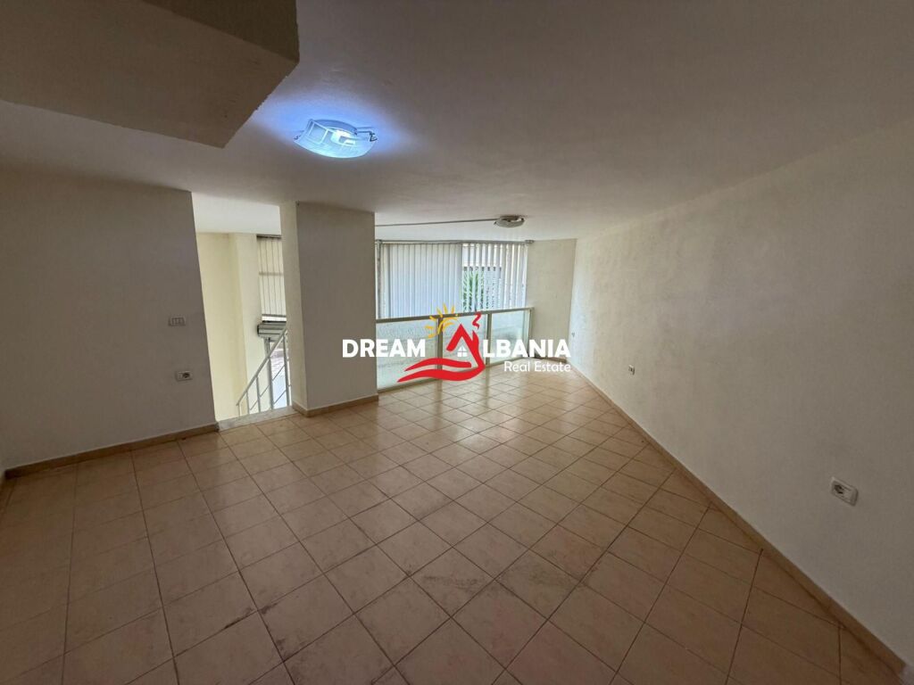 Jepet me qera ambient biznesi Duplex tek Pazari i Ri prane Bolv Oil (ID 42611418)f