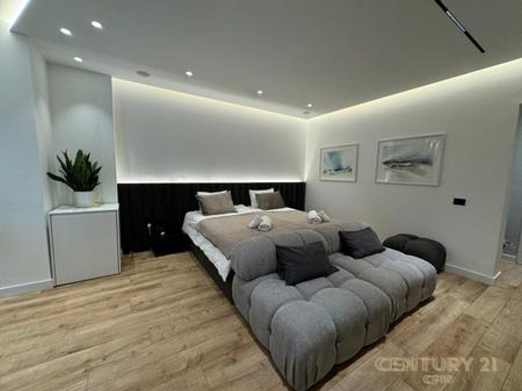 Garsoniere e Mobiluar në Shitje tek Sheshi Willson