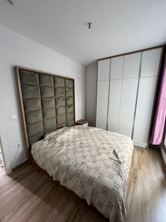 Shitet 1+1 te Liqeni Thate