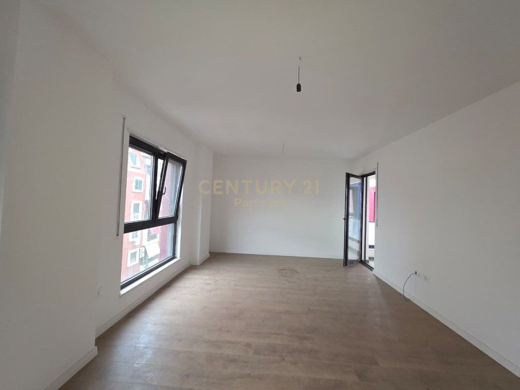 OKAZION - SHESIM APARTAMENT 2+1+2 – KOMUNA E PARISIT PRANE BAR "OSLO"  280,000€