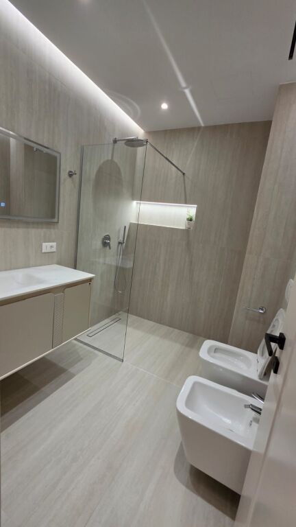 Business premises for rent - At Coin