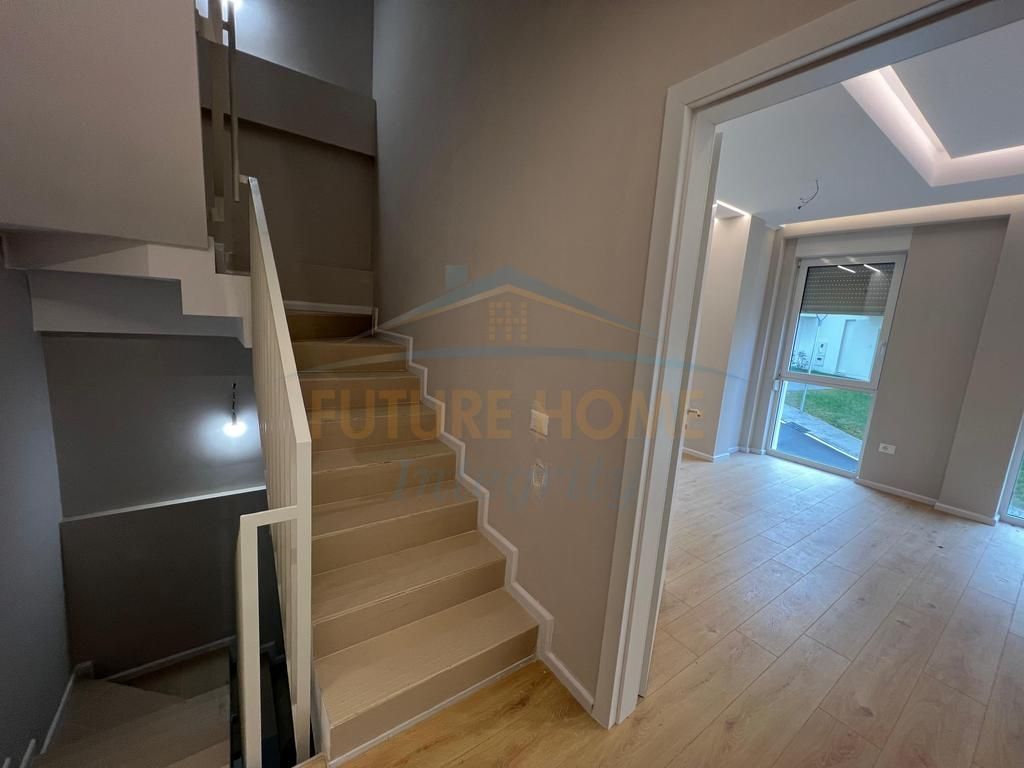 Shitet Vilë 3-Katëshe+2 Poste parkimi, AbA Residence