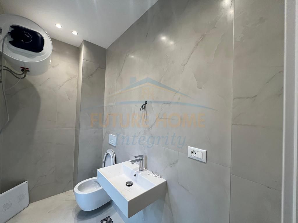 Shitet Vilë 3-Katëshe+2 Poste parkimi, AbA Residence