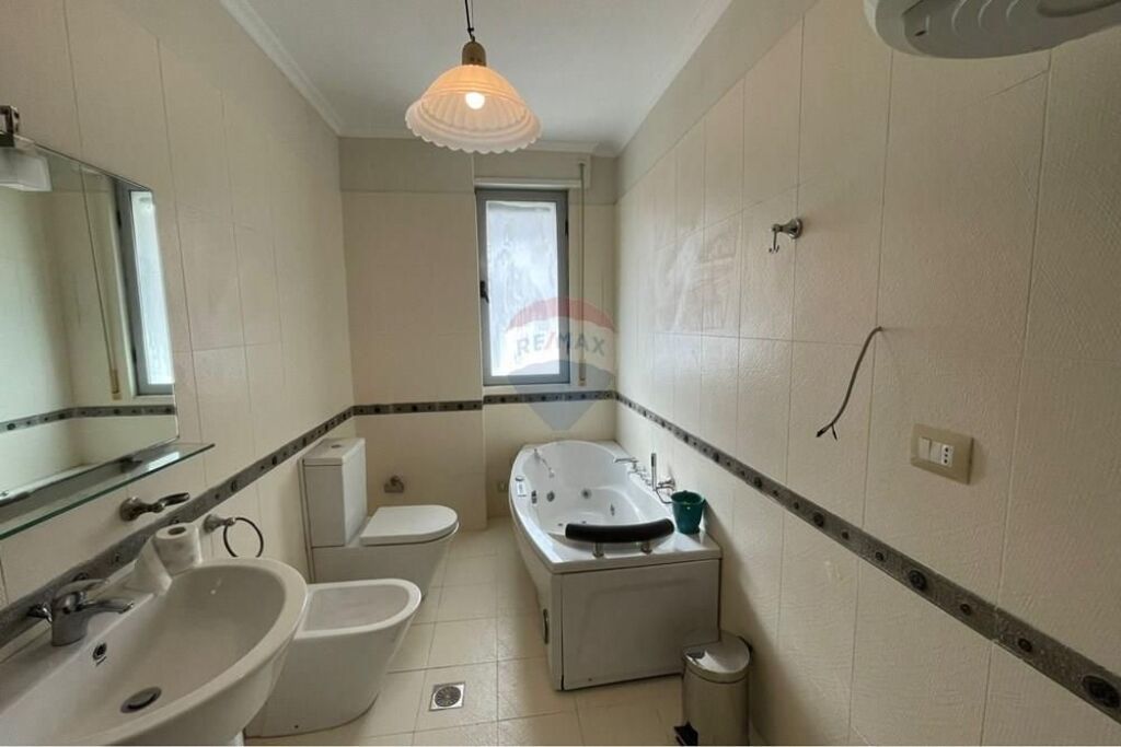 Appartamento - In Vendita - Giardino Zoologico, Tirana