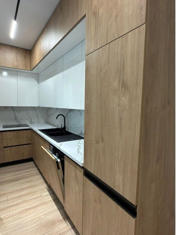 Apartament 2+1 Me Qira në Komunën e Parisit, Tiranë