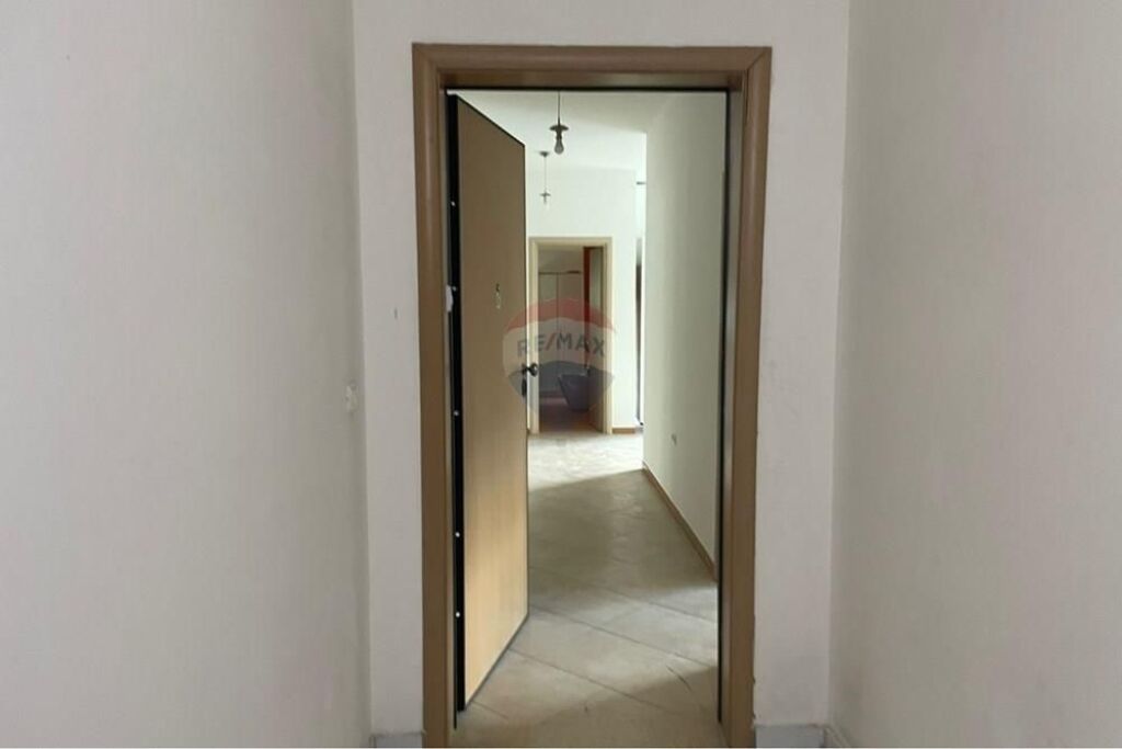 🏡 Apartament 3+1 me Qira – Pranë Parkut Aulona, Vlorë