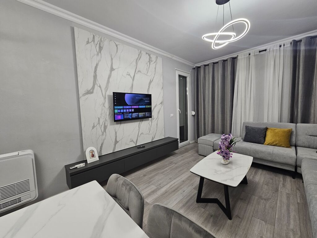 Univers city Jepet me qera apartament 2+1+2