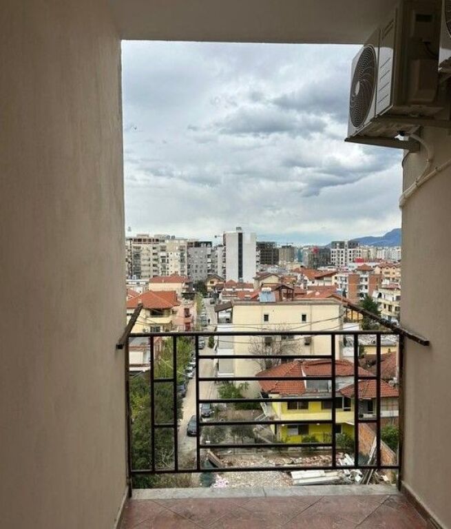 APARTAMENT 1+1 ME QERA PËRBALLË DELIJORGJIT.