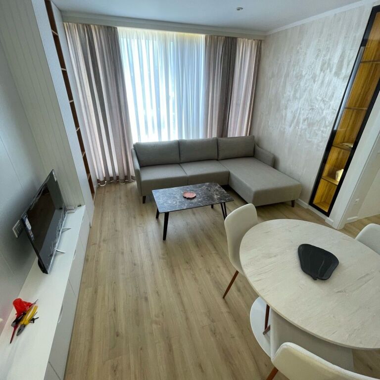 🏡 Apartament 1+1 + 🅿️me Qira – Bulevardi i Ri (Rr. Karl Gega) 📍