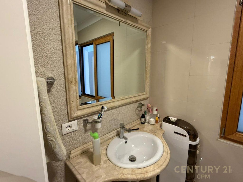 APPARTAMENTO 2+1 CON POSTO AUTO IN AFFITTO VICINO AL COMUNE DI PARIS!