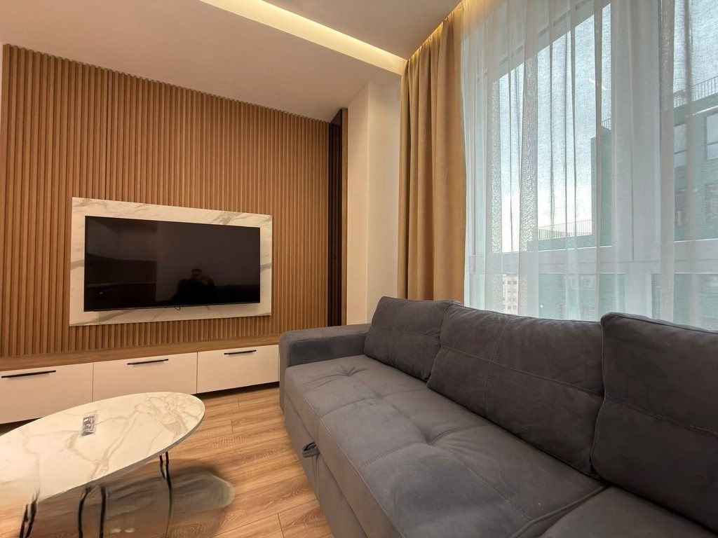 Apartament 2+1 Me Qira në Komunën e Parisit, Tiranë