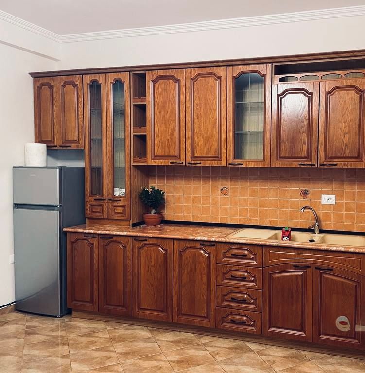 Shitet apartament 1+1 në Don Bosko!!!