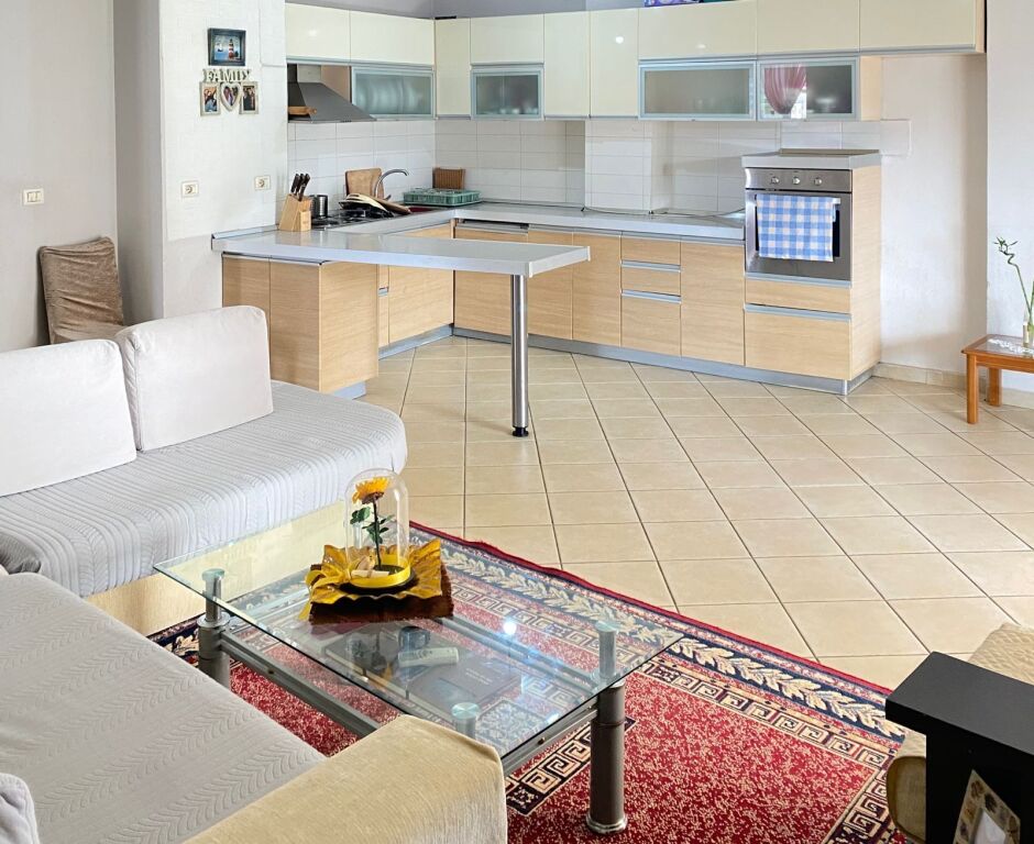 Appartamento 2+1, Astir( Ozoni)!