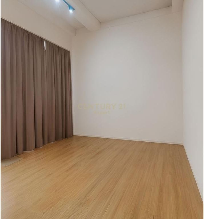 JEPET ME QIRA AMBIENT KOMERCIAL, LOFT