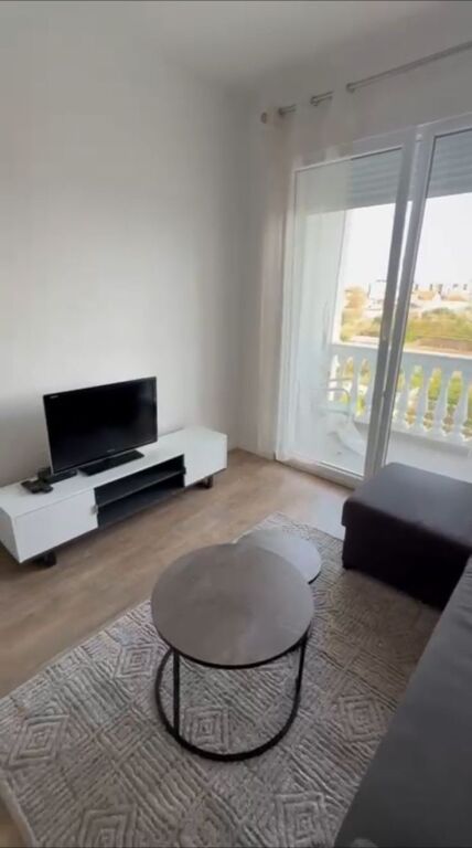 Apartament me qera 1+1